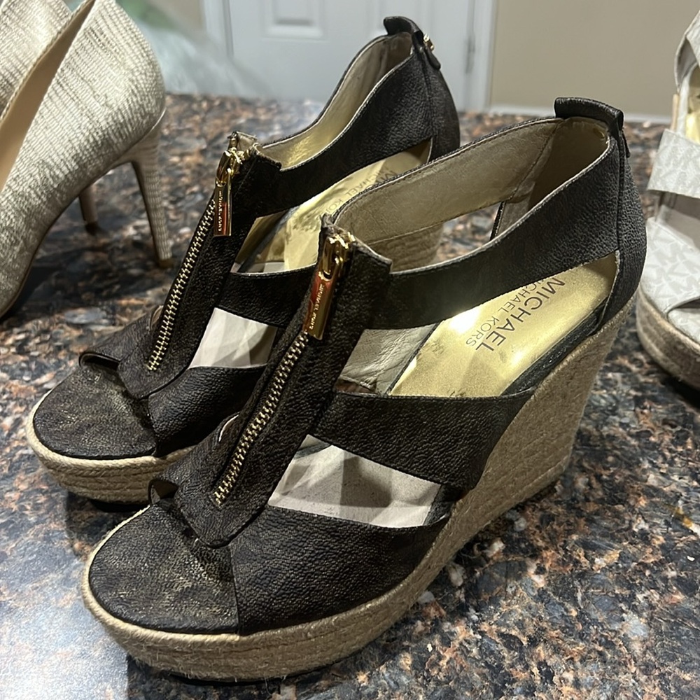 Clearing my closet. Branded shoes , Michael Kors, Nicole.7.5, 8 M - Picture 5 of 6